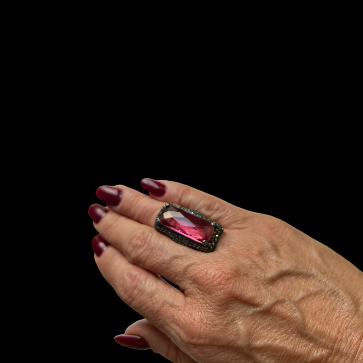 Anillo Centro Rosa Elegancia - Regina Castillo Joyería de Lujo