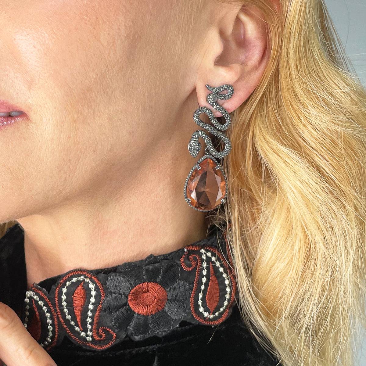 Arete Víbora Espirale + Drop Clásico I Arete + Drop de Joyería Regina Castillo