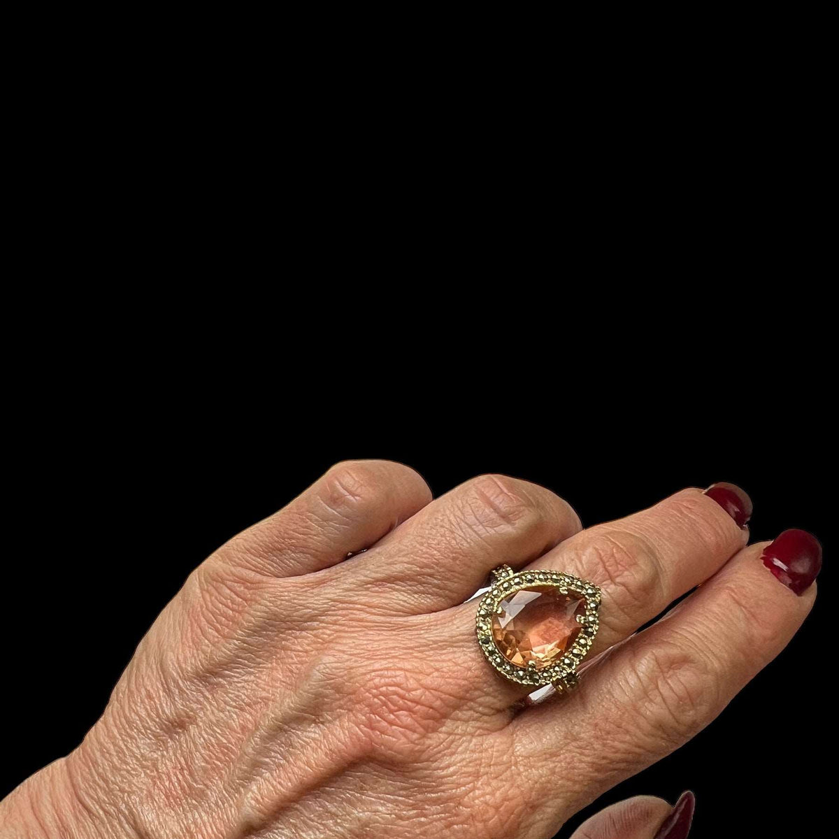Anillo Jan II Gold Peach - Sofisticación y Calidez Regina Castillo
