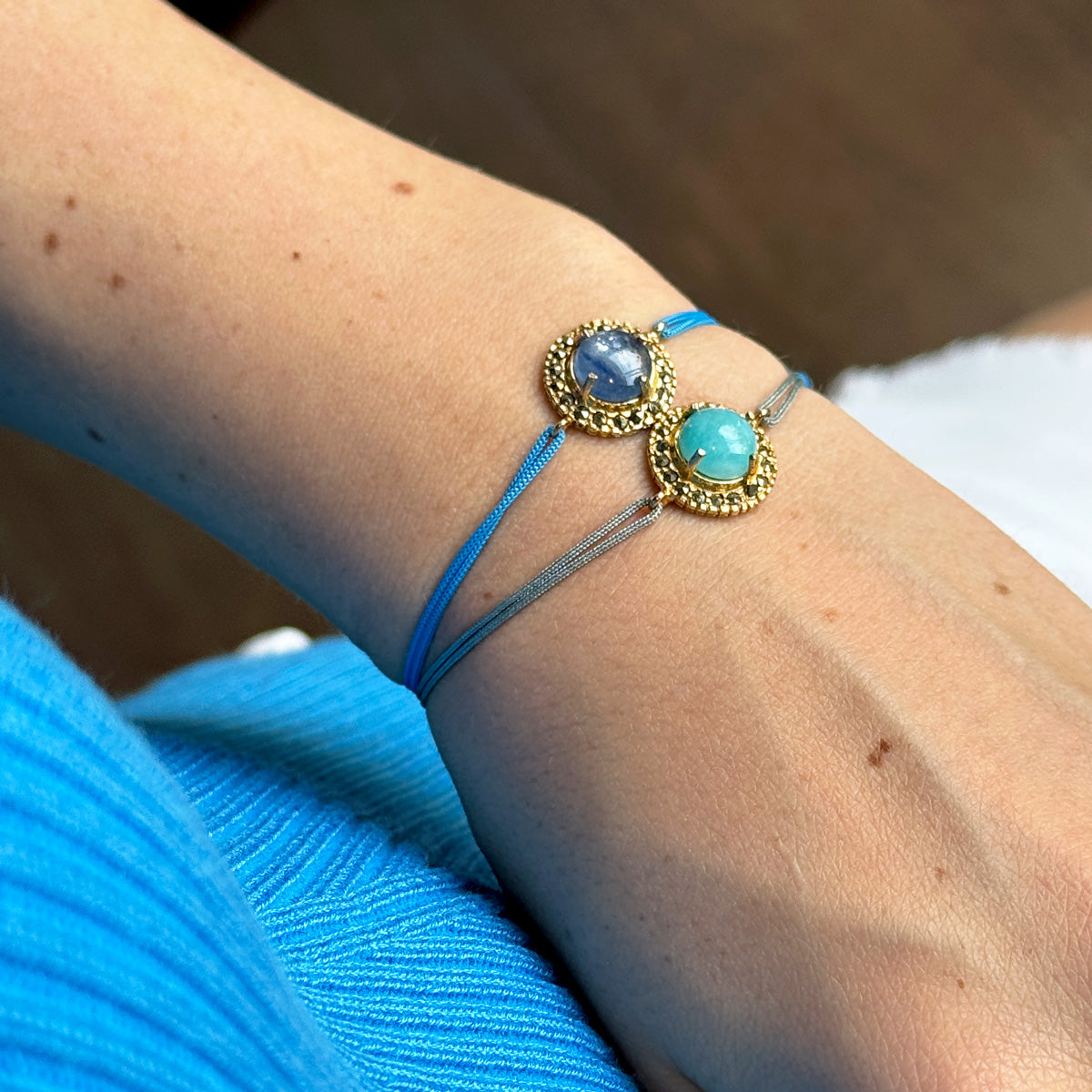 PULSERA HILO AZUL Pulseras de Joyería Regina Castillo